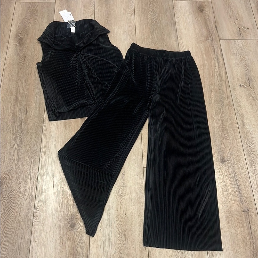 NWT Commense Plisse leisure set